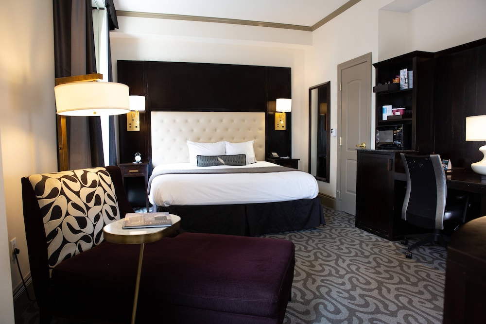 Room, 1 King Bed, City View (Mobility Accessible, Tub) - Photo 2
