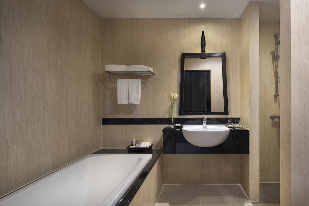 Deluxe Room, 1 King Bed, Pool Access - Photo 4
