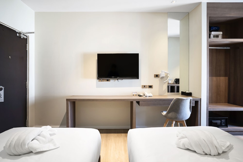 Standard Twin Room - Photo 3