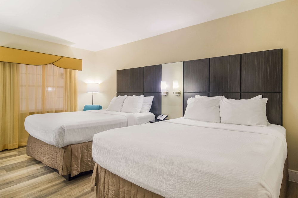 Standard Room, 2 Queen Beds, Accessible, Non Smoking - Photo 8