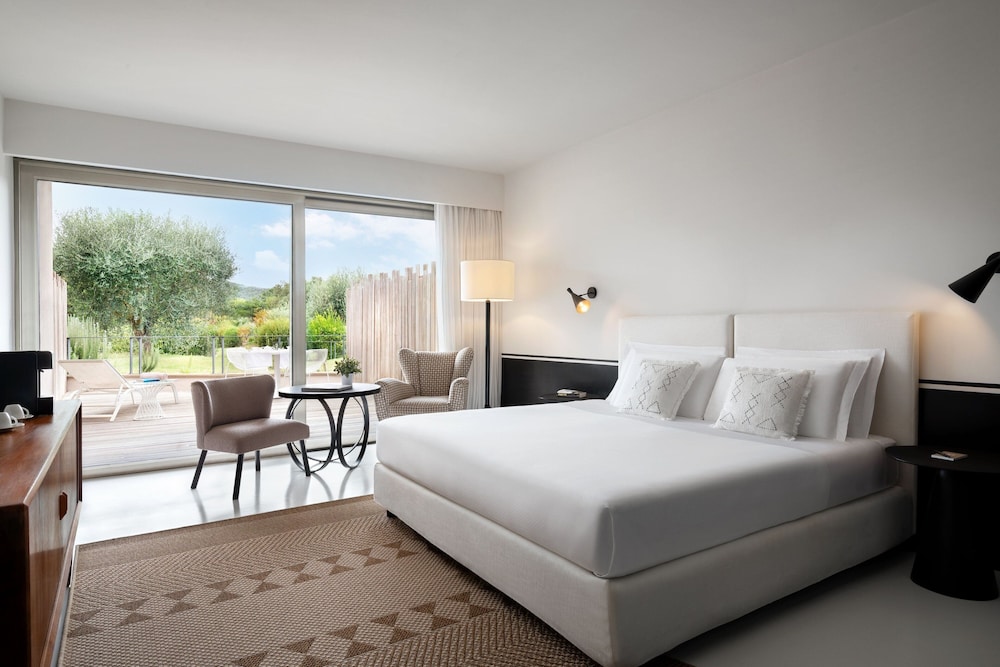 Superior Room, 1 King Bed, Courtyard View, Ground Floor
