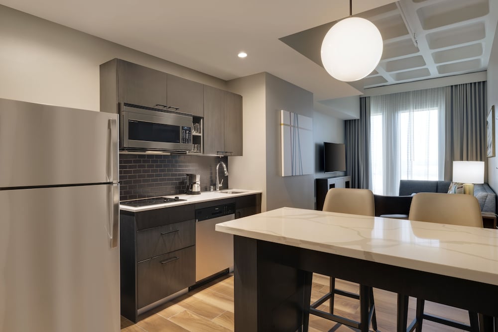 Suite, 1 Bedroom, Accessible (Roll-In Shower) thumbnail 5