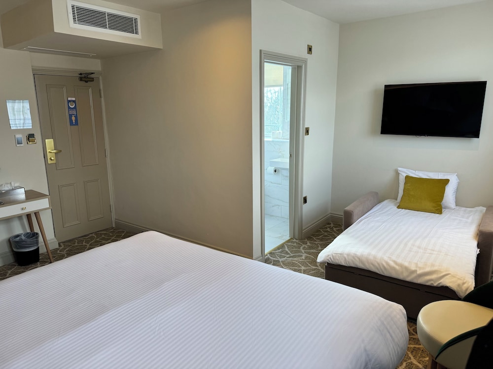 Premier Triple Room photo 3