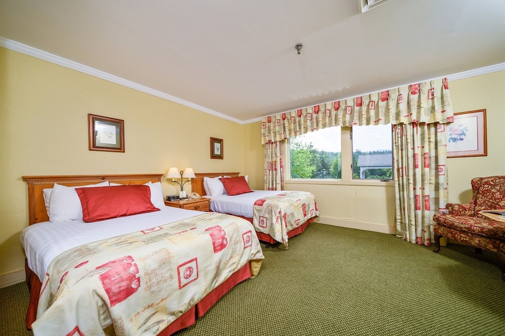 Club Double Room, 2 Double Beds (Sports Wing) - Photo 11