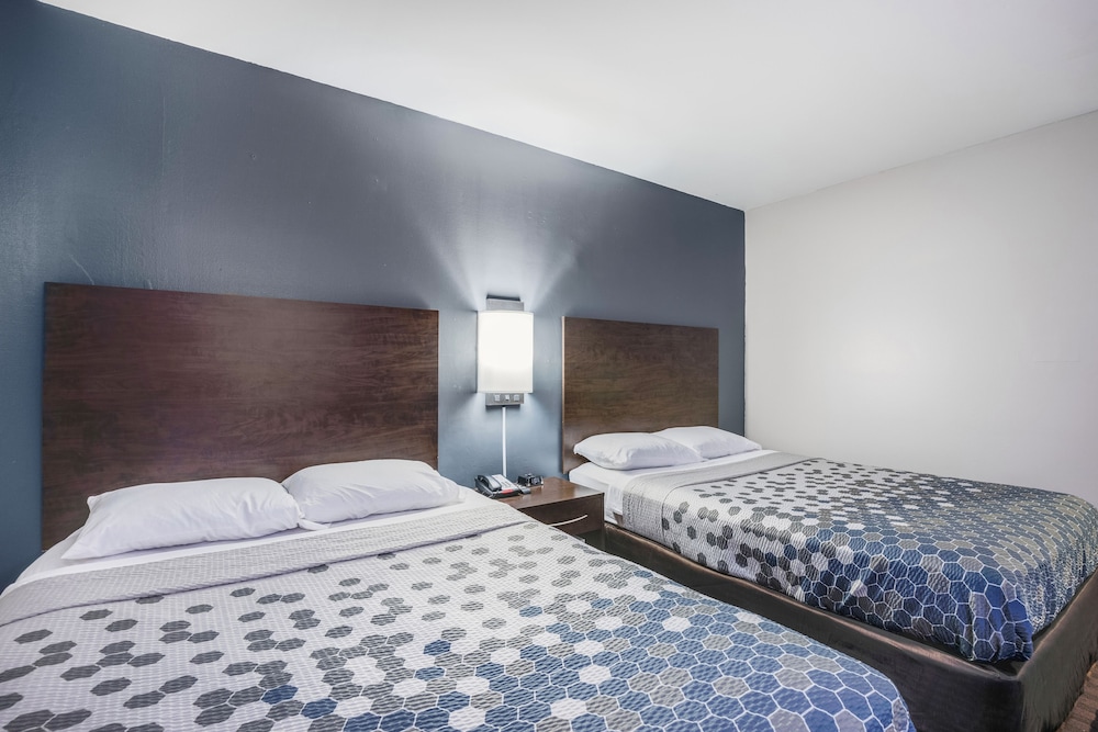 Room, 2 Queen Beds, Non Smoking (Efficiency) - Photo 3