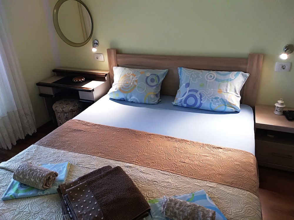 Double Room (External Bathroom)