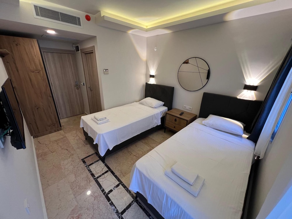 Standard Twin Room - Photo 4