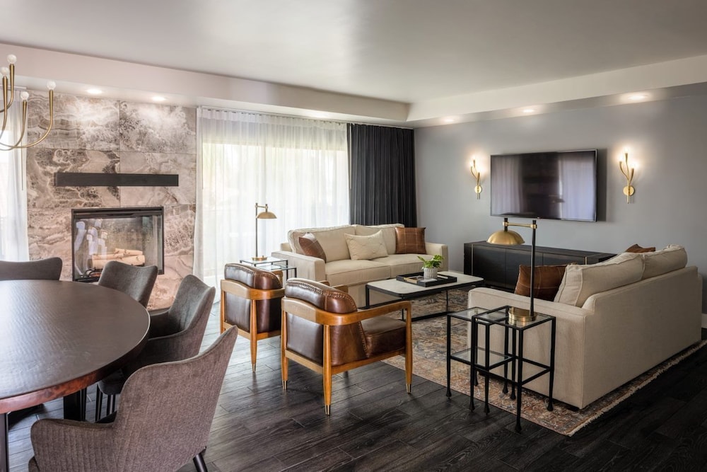 Suite, 1 Bedroom, Balcony, Courtyard View (Dining) - Photo 3