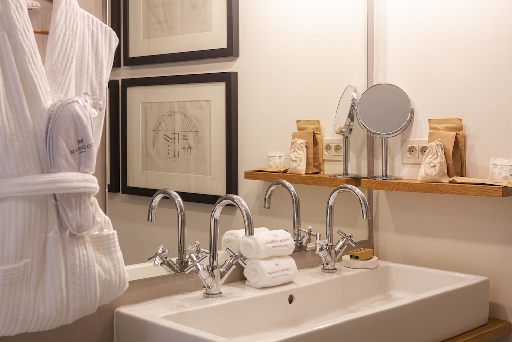 Family Room (Interior)