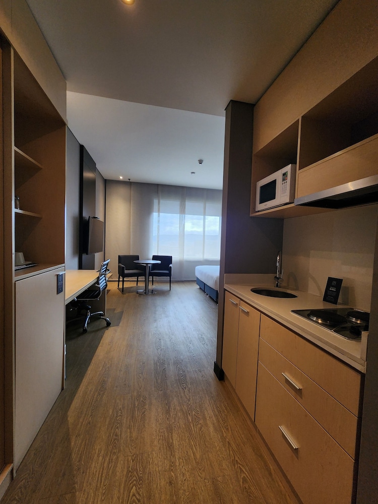 Room, 1 King Bed, Kitchenette - Photo 9