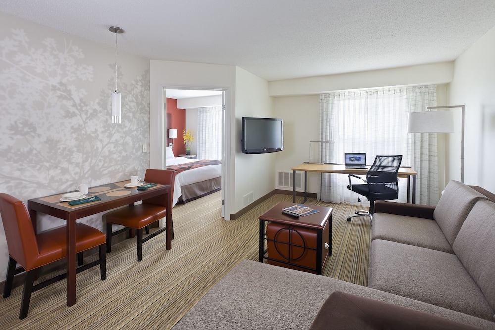 Suite, 1 Bedroom - Photo 3