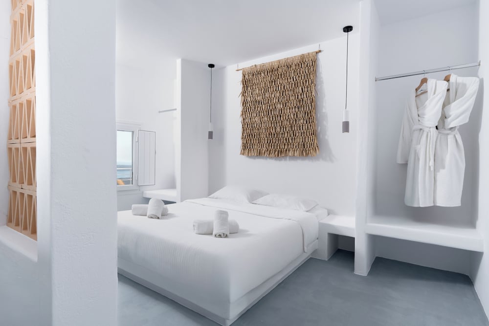 Majestic Suite (Outdoor Hot Tub - Caldera View)