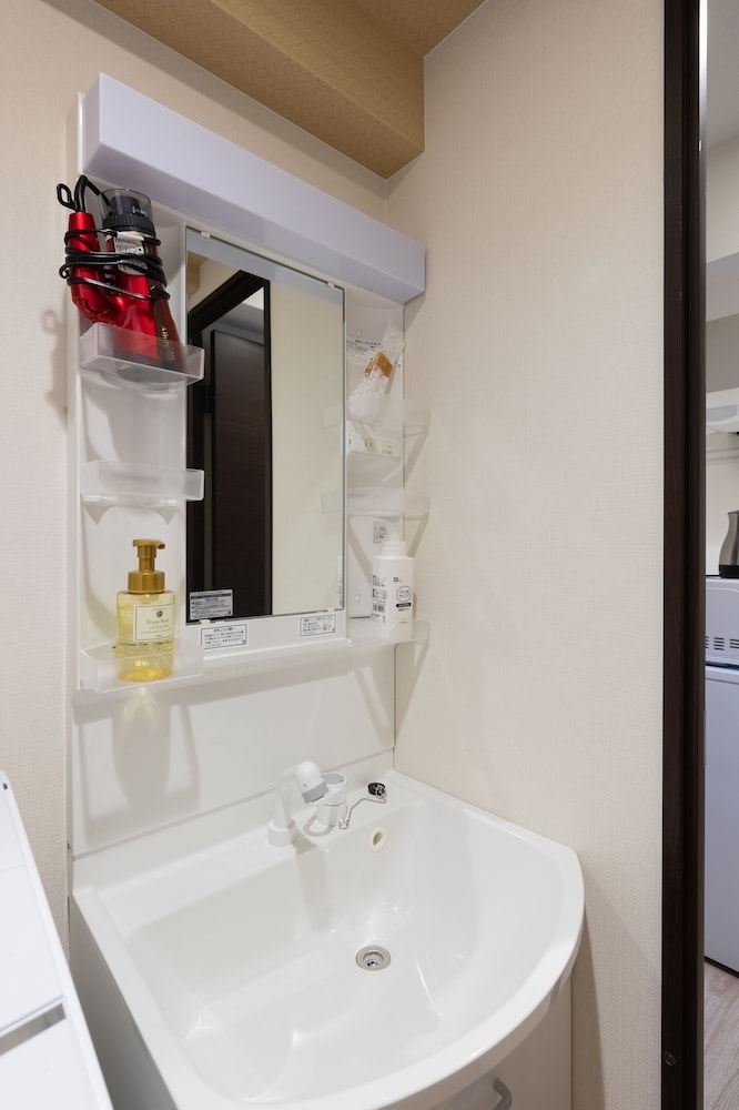 Room (303) photo 2