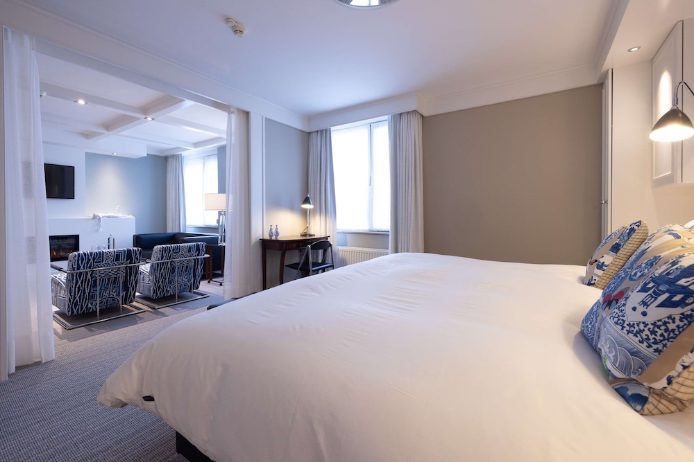 Suite, 1 King Bed photo 3