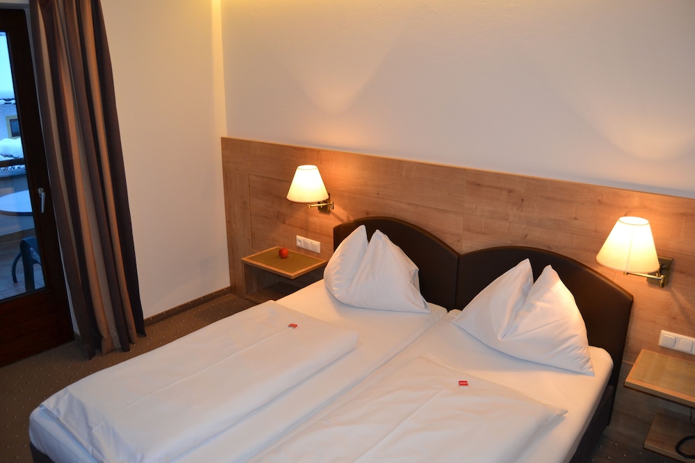 Standard Double Room - Photo 2