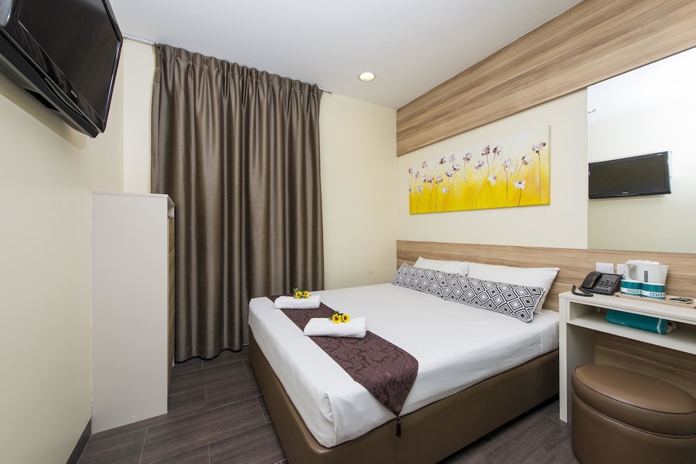 Superior Room, 1 Queen Bed photo 2