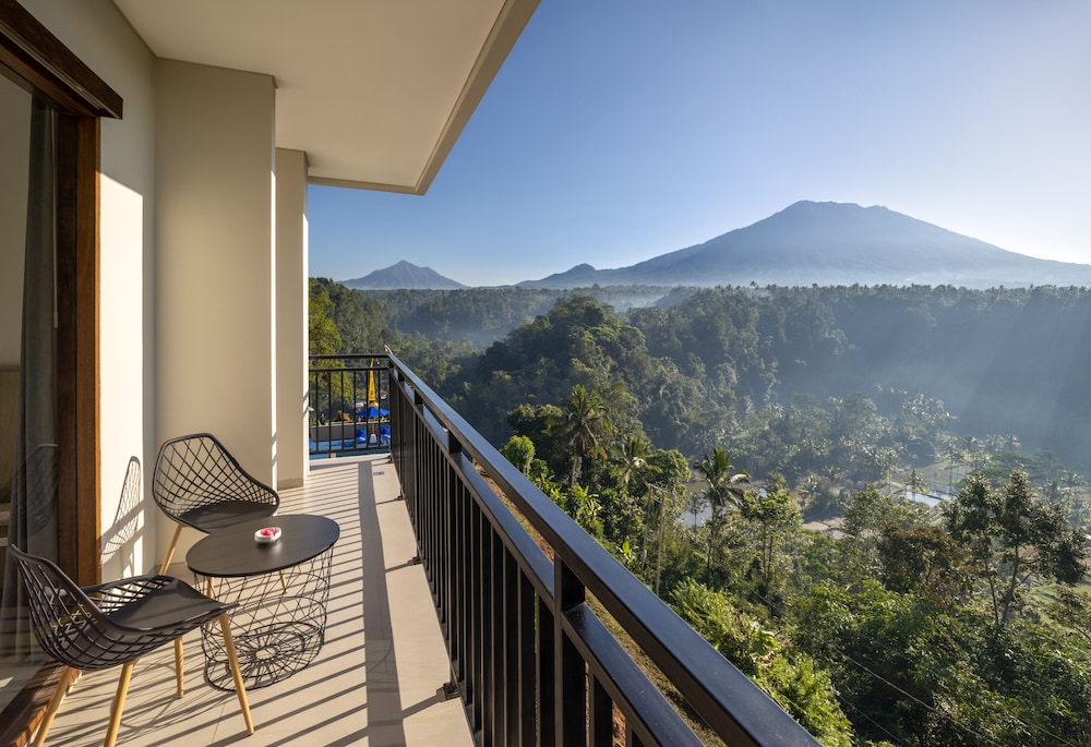Deluxe Room with Mountain View and Free Afternoon Tea - Photo 3