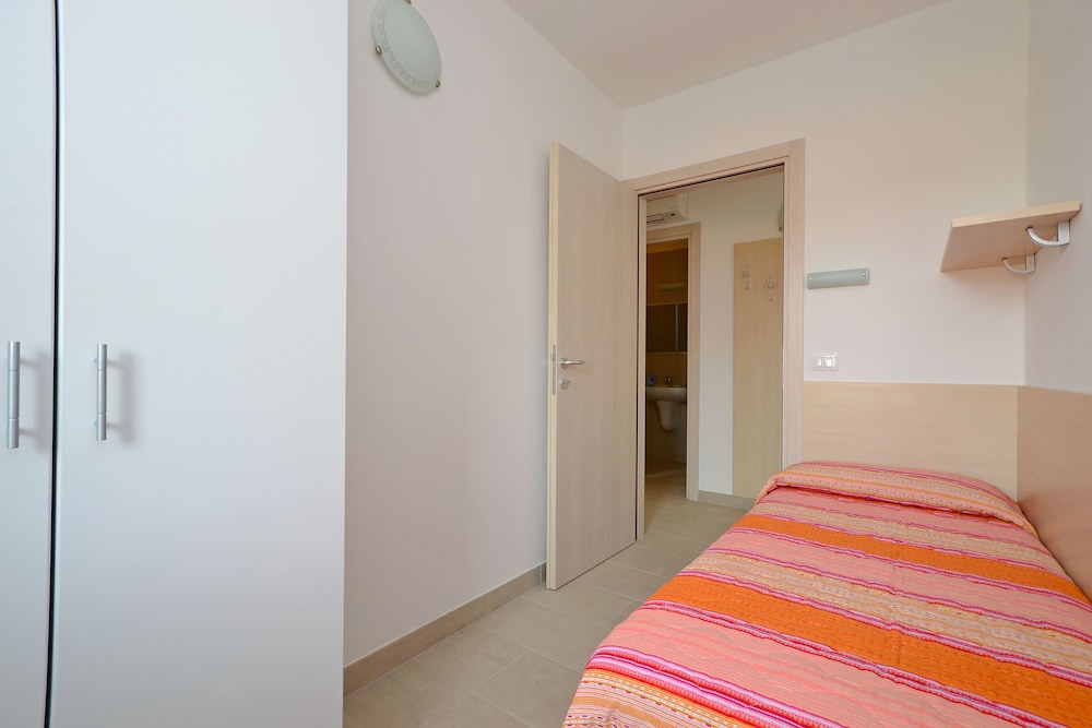 Apartment, 2 Bedrooms (C6) (A) photo 3