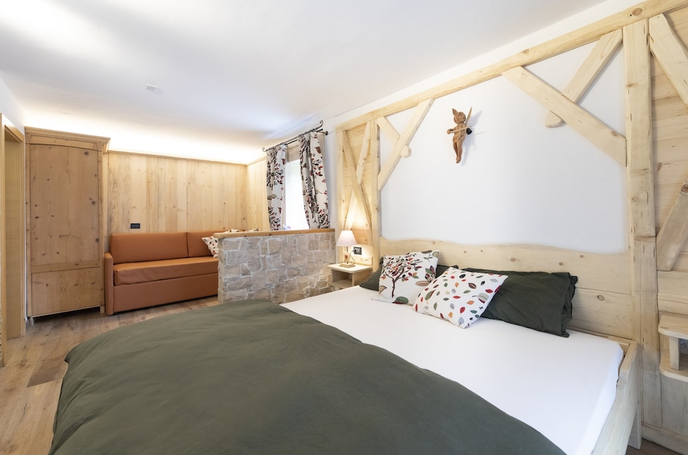 Superior Quadruple Room, Mountain View photo 2