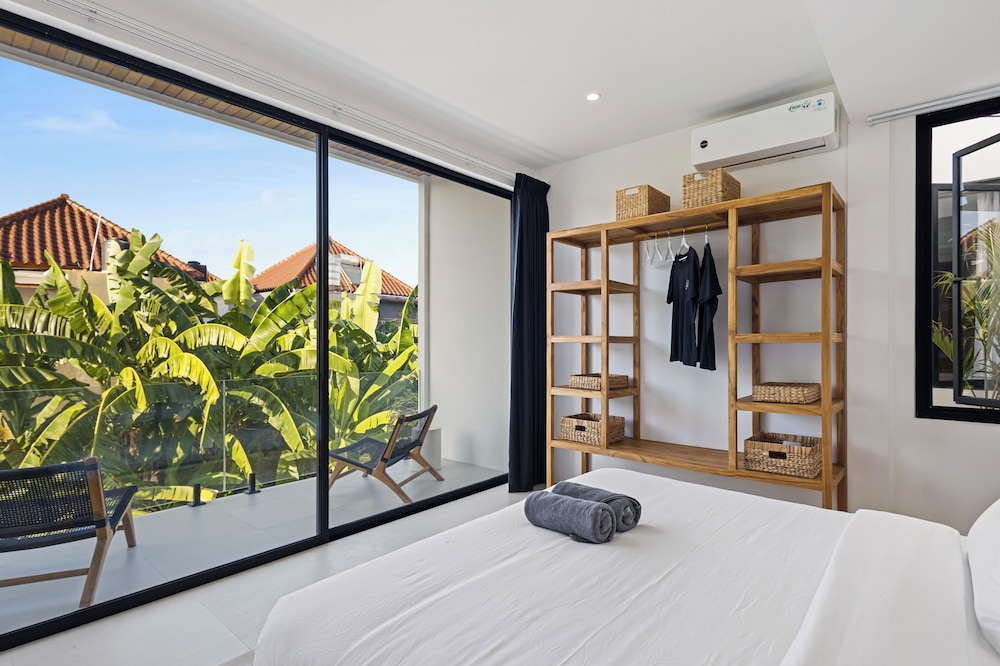 Superior Suite, 1 King Bed, Private Pool