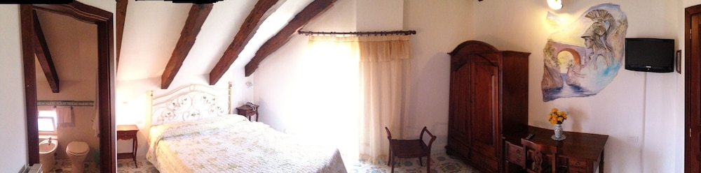 Double Room - Photo 2