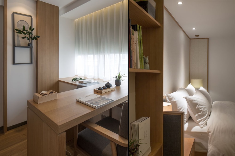 Standard King-Size Room photo 2