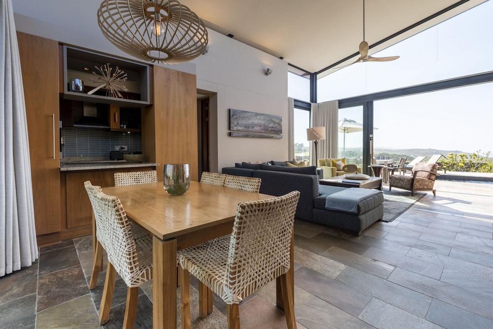 Luxury Villa, 2 Bedrooms photo 3