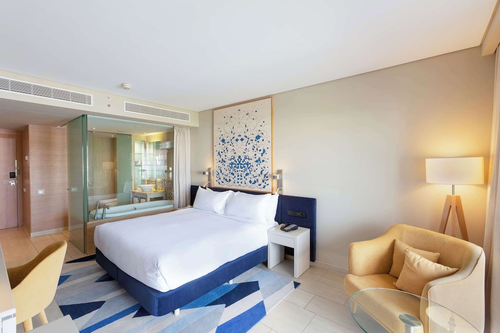Deluxe Room, 1 King Bed (Plus) - Photo 2
