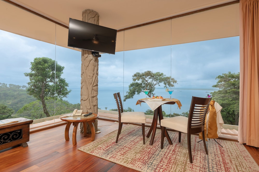 Vista Suite with Panoramic Ocean View - Photo 11