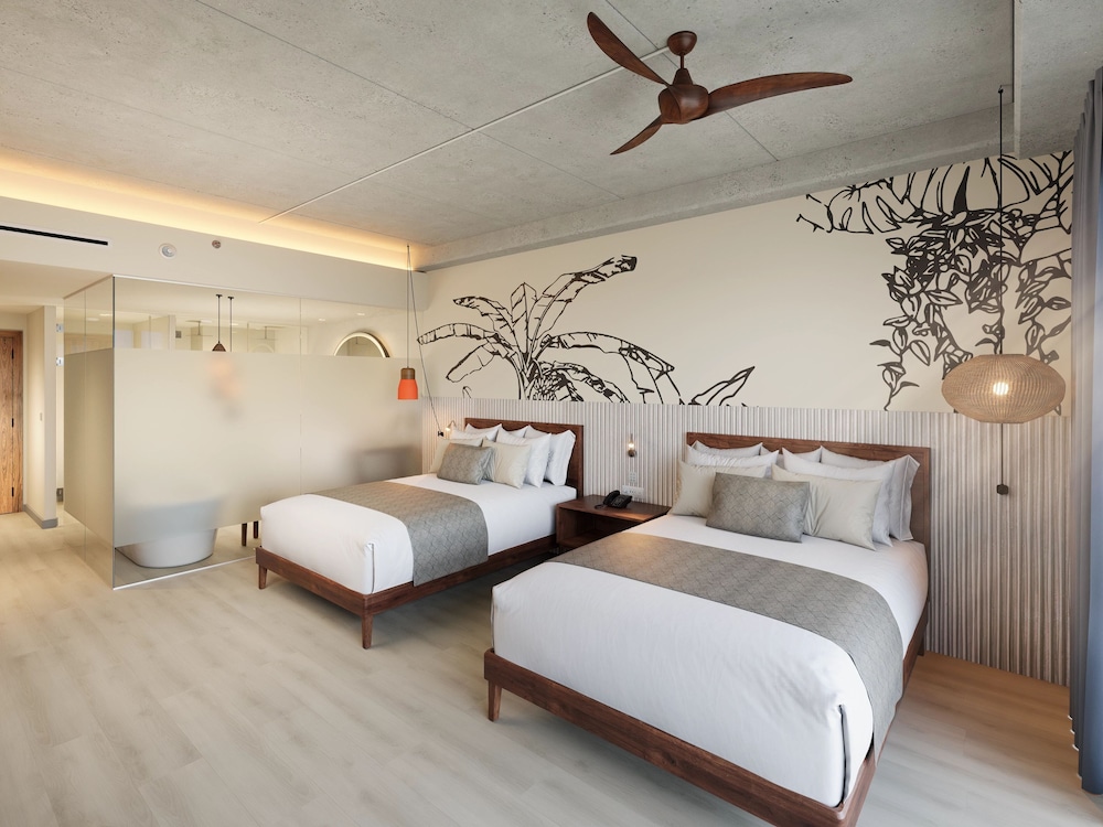 Vantage Club Jr Suite Golf & Ocean View Double Bed - Photo 3
