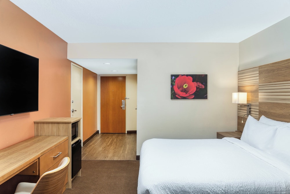 Standard Room, 2 Queen Beds, Transfer Shower, Non Smoking (Mobility, Transfer Shower)