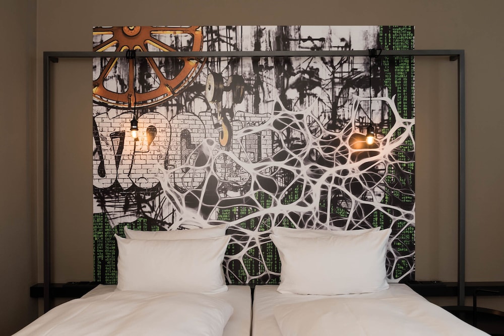 Suite - Photo 10