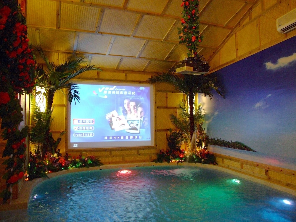 Royal Double or Twin Room, 1 King Bed, Private Pool photo 3