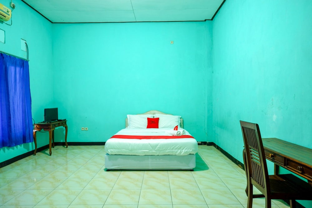 Double Room (Reddoorz) photo 3