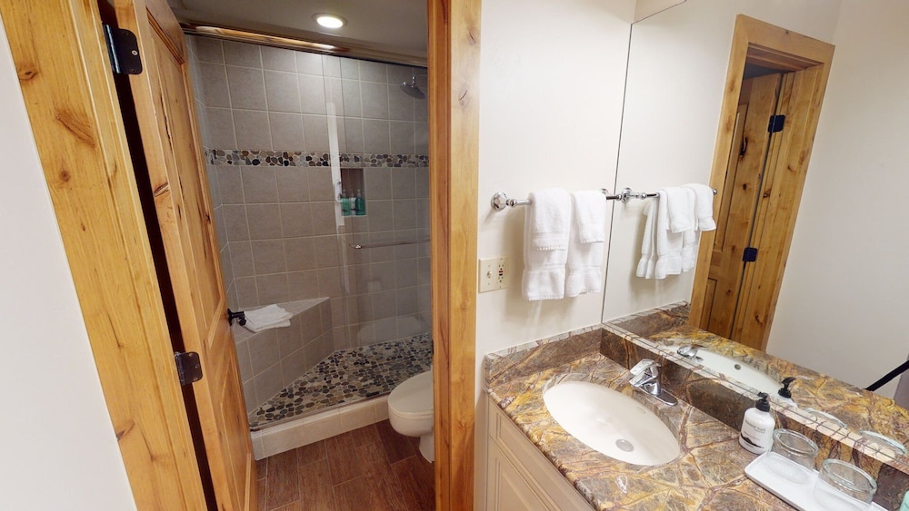 Platinum One Bedroom Condominium (Non Smoking) - Photo 4