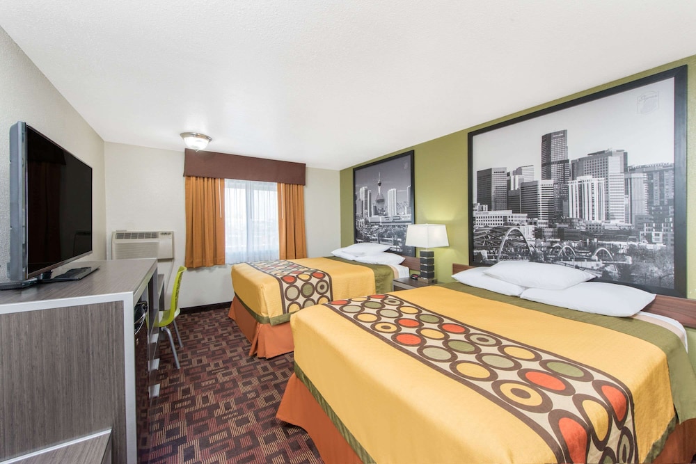 Room, 2 Queen Beds, Non Smoking - Photo 1
