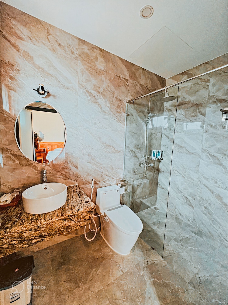 Panoramic Studio, 1 Queen Bed, Non Smoking, Pool View photo 2