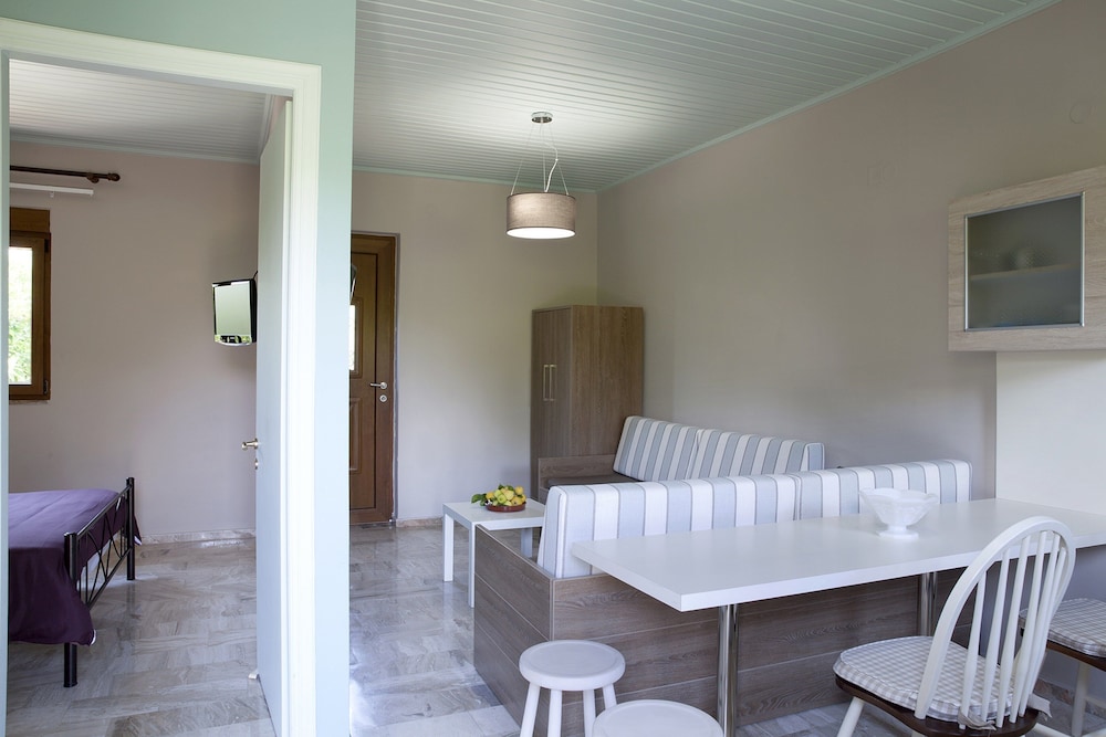 Family Room photo 3