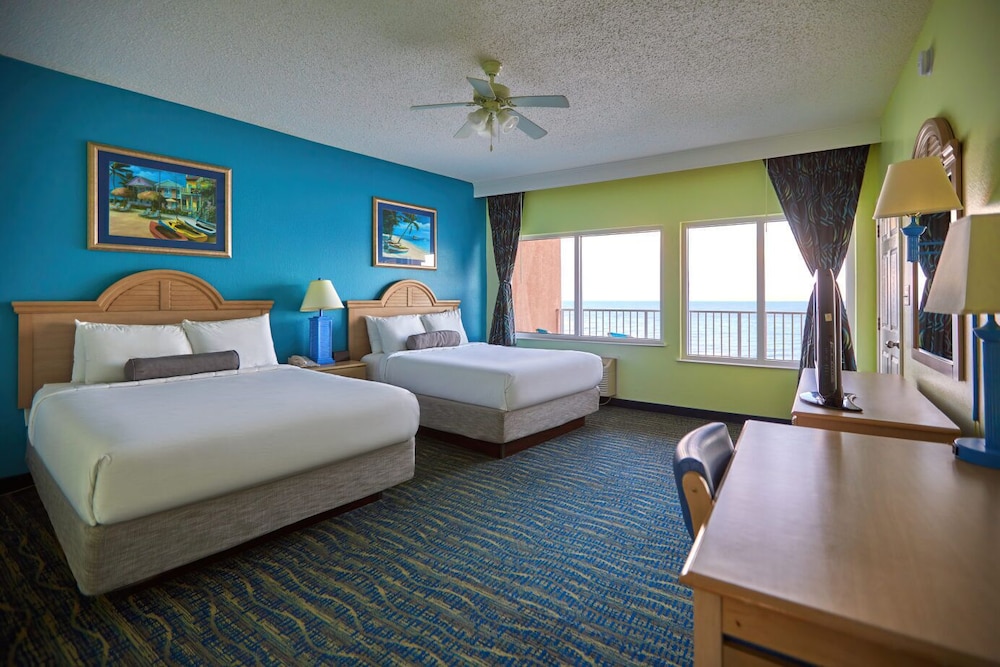Premier Suite, Kitchen, Beachfront (Queen/Queen)