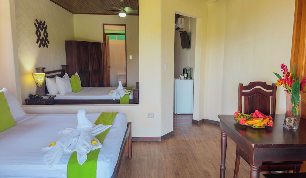 Deluxe Premium with Partial Ocean View