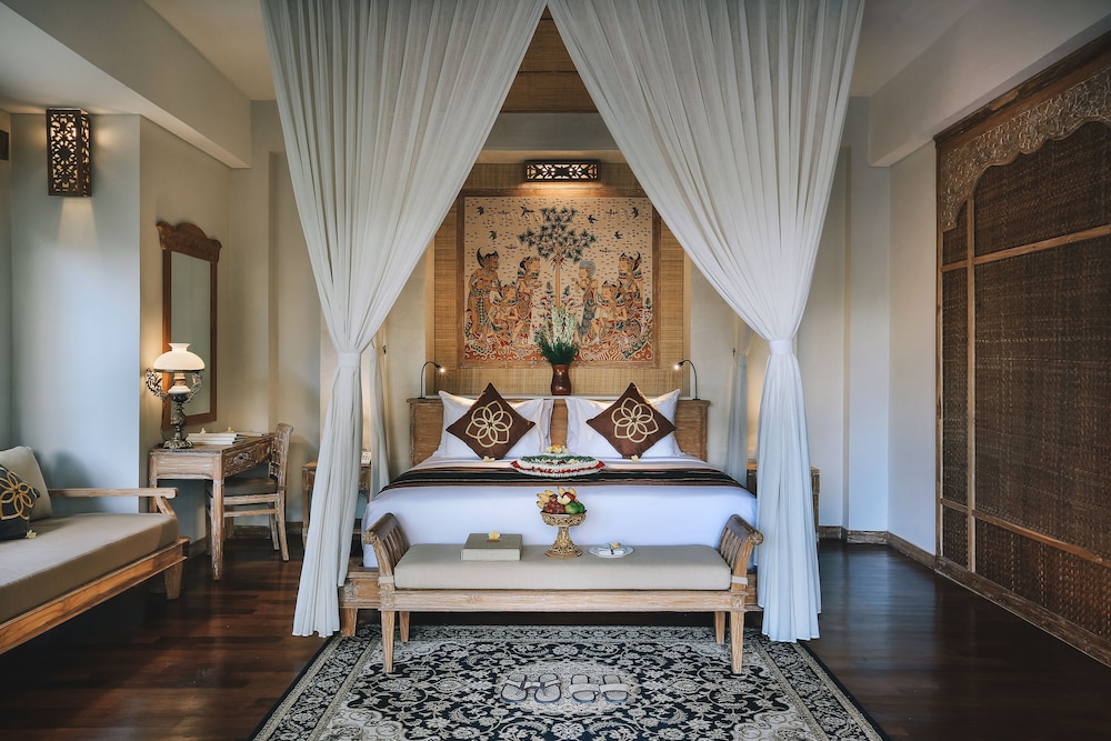 Villa with Pool - Photo 1