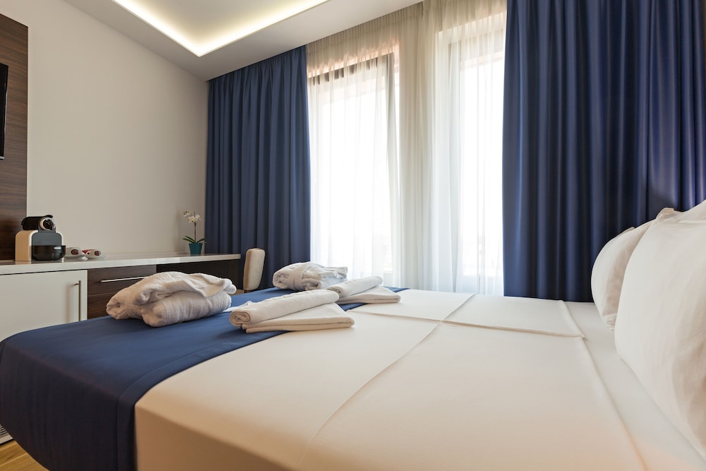 Double Room, 1 Queen Bed photo 2