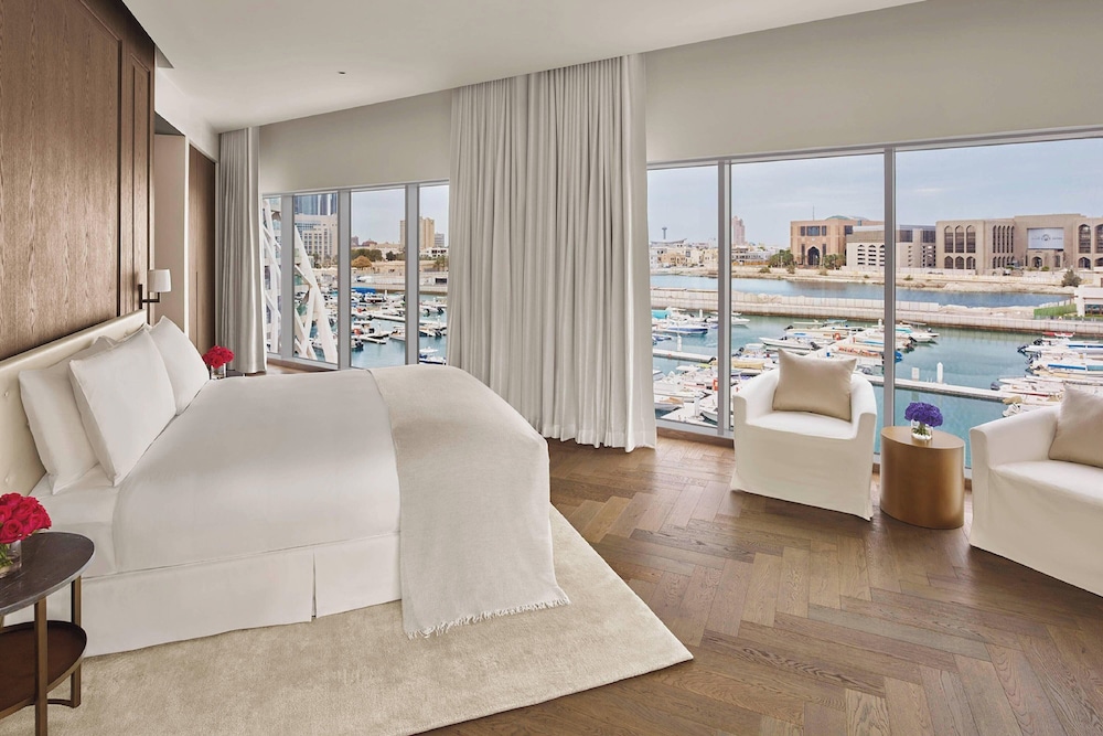 Premier Suite, 1 King Bed, Marina View — photo 5