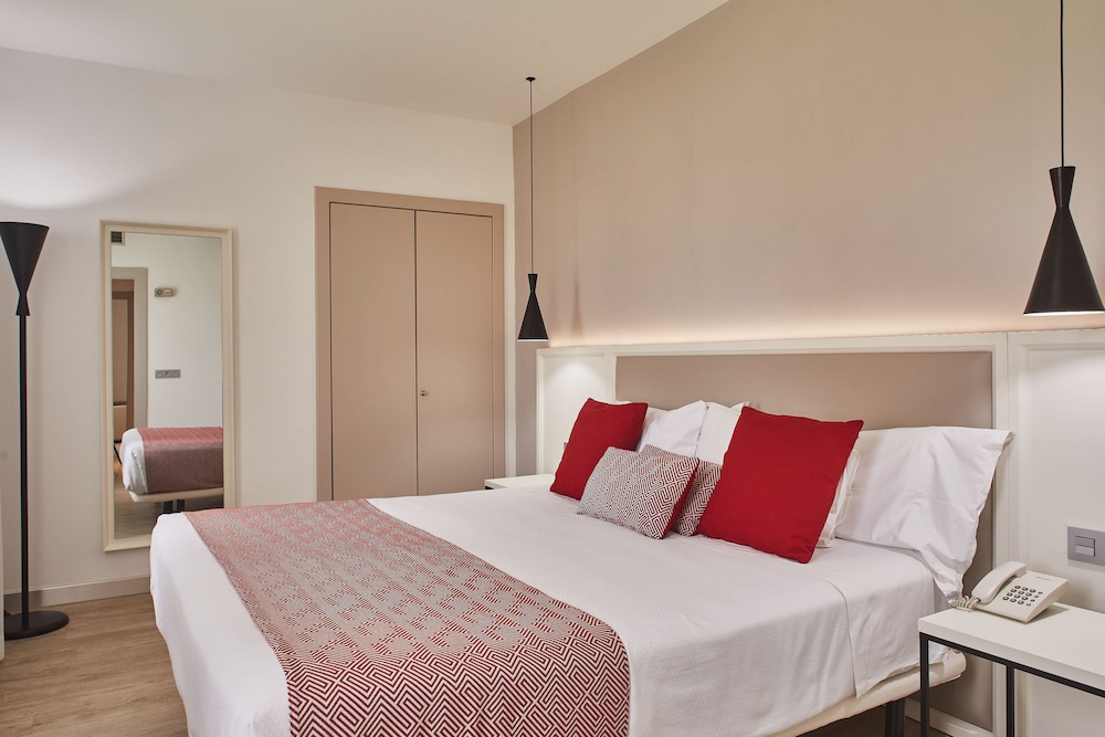 Deluxe Double Room Single Use