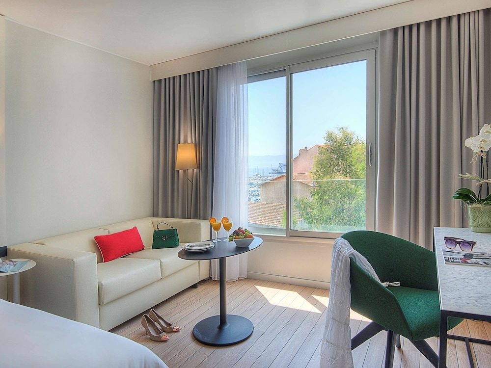 Privilege, Deluxe Room, 1 Queen Bed with Sofa bed, Pool View