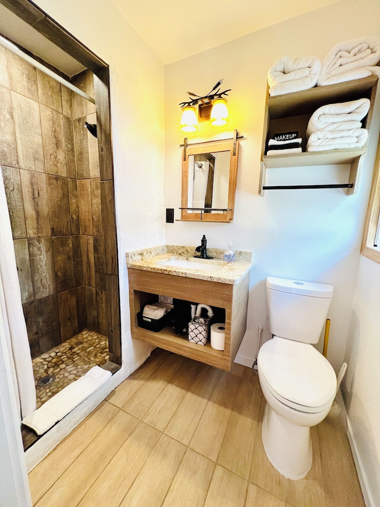 4-Gold Hill Suite photo 2