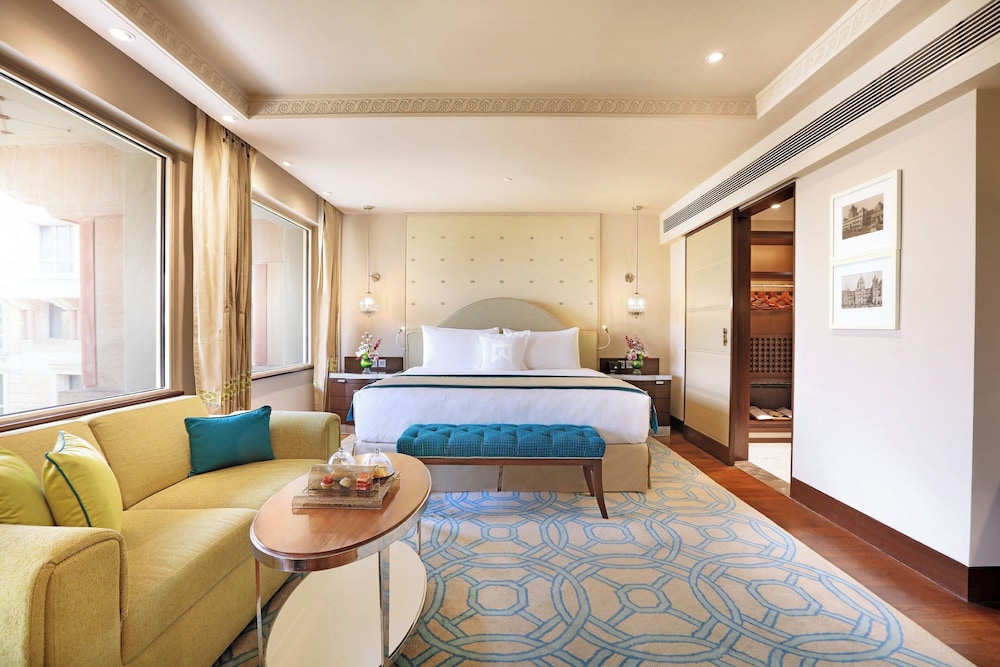 Executive Room, 1 King Bed, City View - Photo 1
