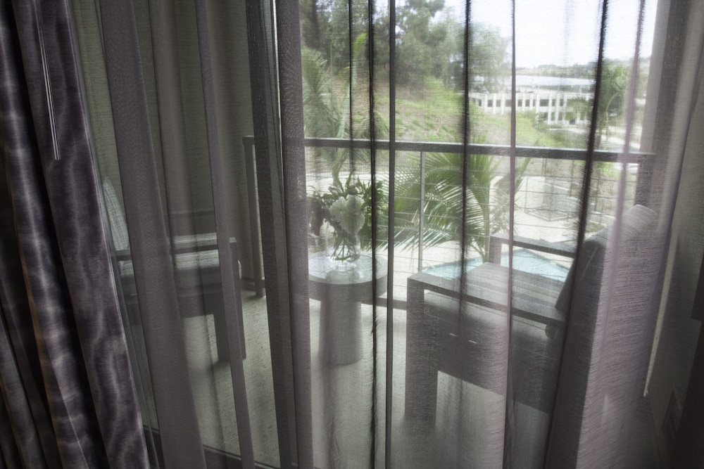 Deluxe Room, 1 King Bed, Balcony - Photo 6