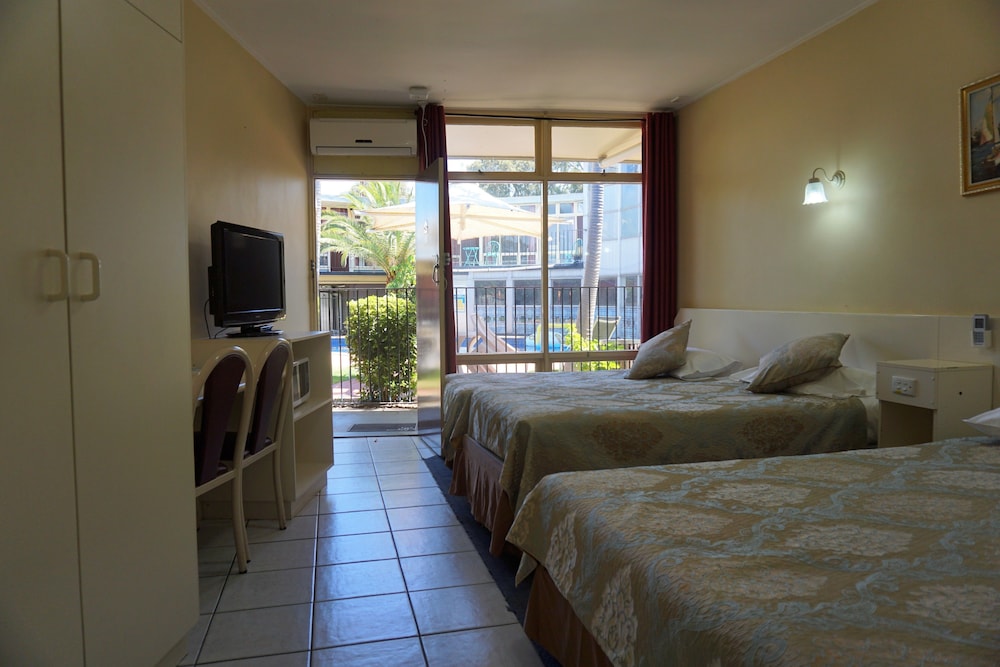 Family Room, Multiple Beds