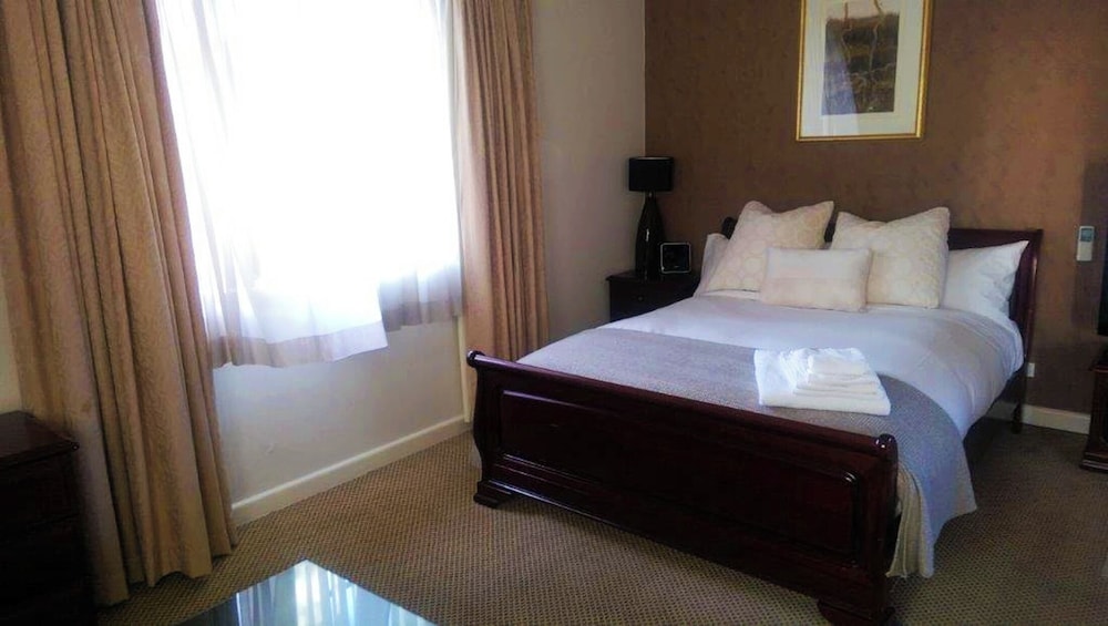 Deluxe Studio, 1 Queen Bed photo 2